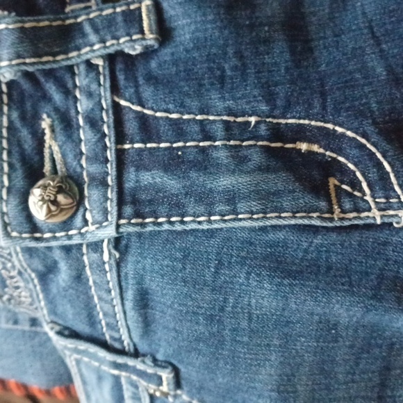 Miss Me | Fleur De Lis Signature Embellished Skinny SlimStretchy Jean, 7"rize - Picture 7 of 8